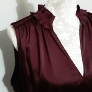 White House Black Market lovely burgundy v neck sleeveless top size XL